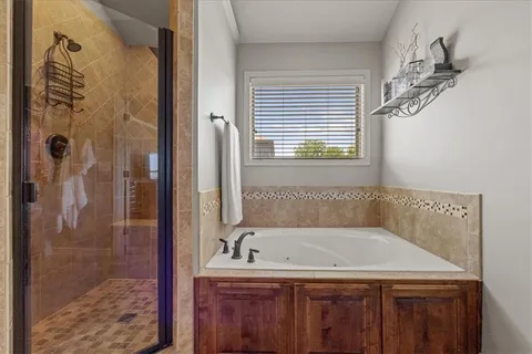 $549,900 | 1404 Southwest 41st Circle, Lee's Summit, MO 64082