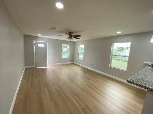 $1,800 | 4612 Majestic Oaks Drive, New Orleans, LA 70126