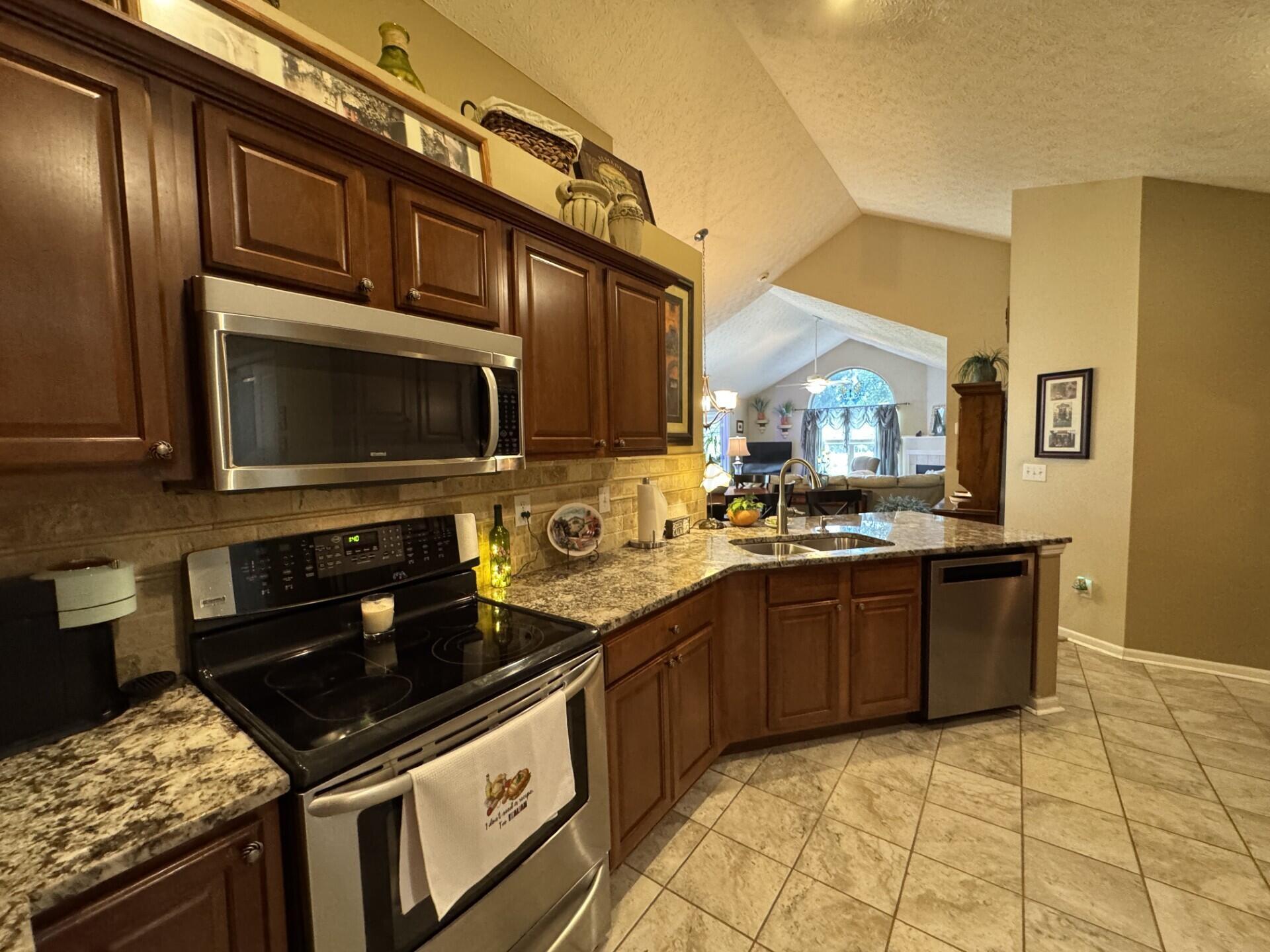 752 Kingsmead Road Westerville, OH 43082 - Photo 25 of 50 Kit. Video tour, youtube: 752 Kingsmead Rd Westerville