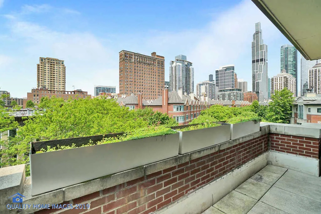 1501 South Prairie Avenue, Unit 1 Chicago, IL 60605 - Photo 19 of 23 a view of balcony with city view