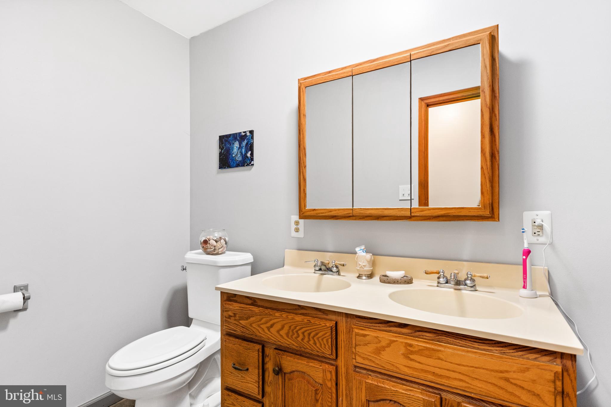 40 W Road Gibbsboro, NJ 08026 - Photo 16 of 28 upstairs full bathroom