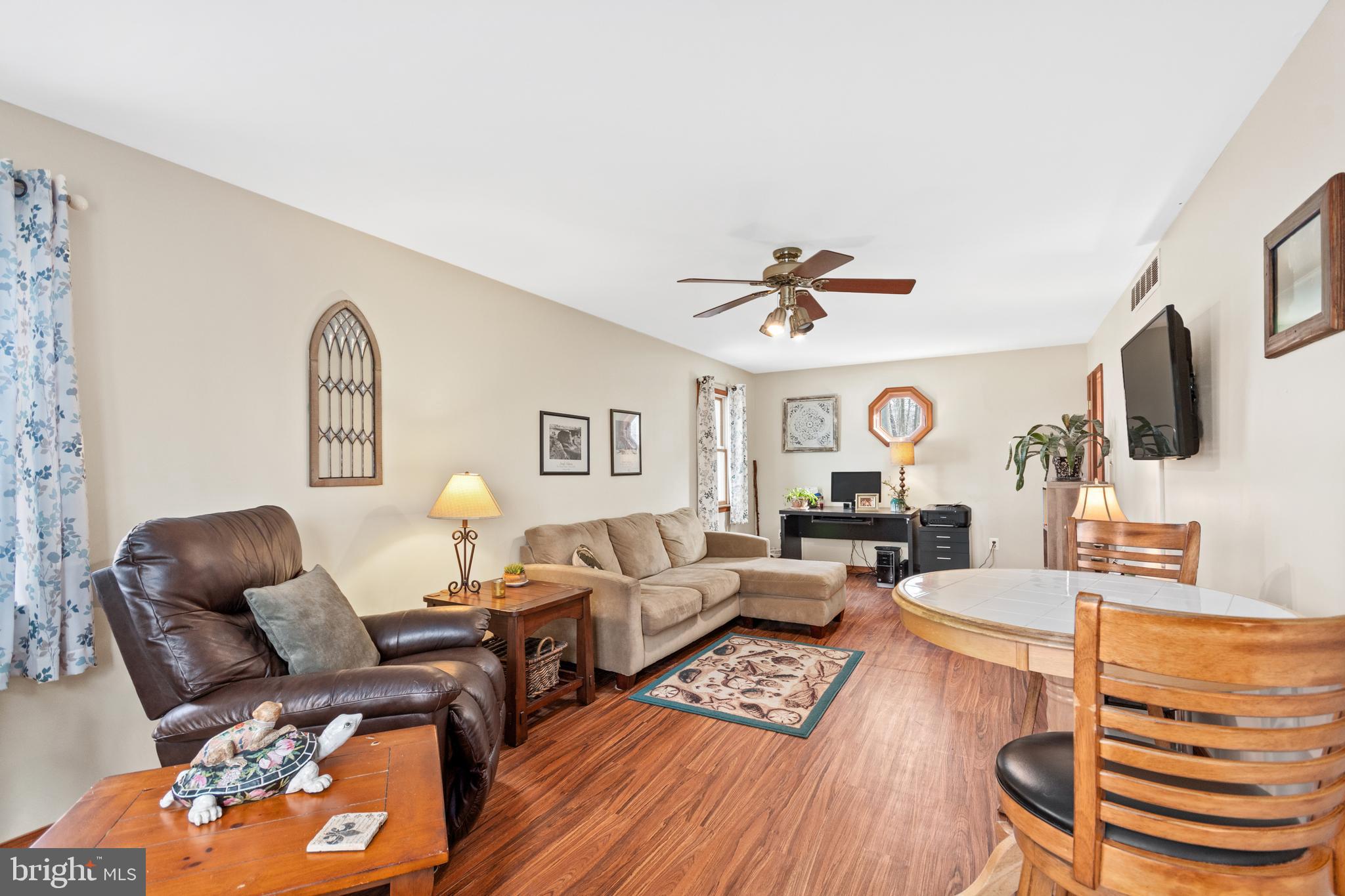 40 W Road Gibbsboro, NJ 08026 - Photo 4 of 28 Living room