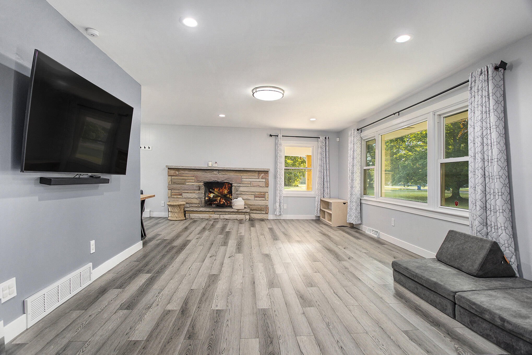 3219 Beckley Road Battle Creek, MI 49015 - Photo 3 of 23 Living Room