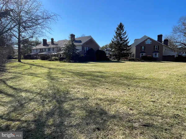 a view of a yard with an outdoor space