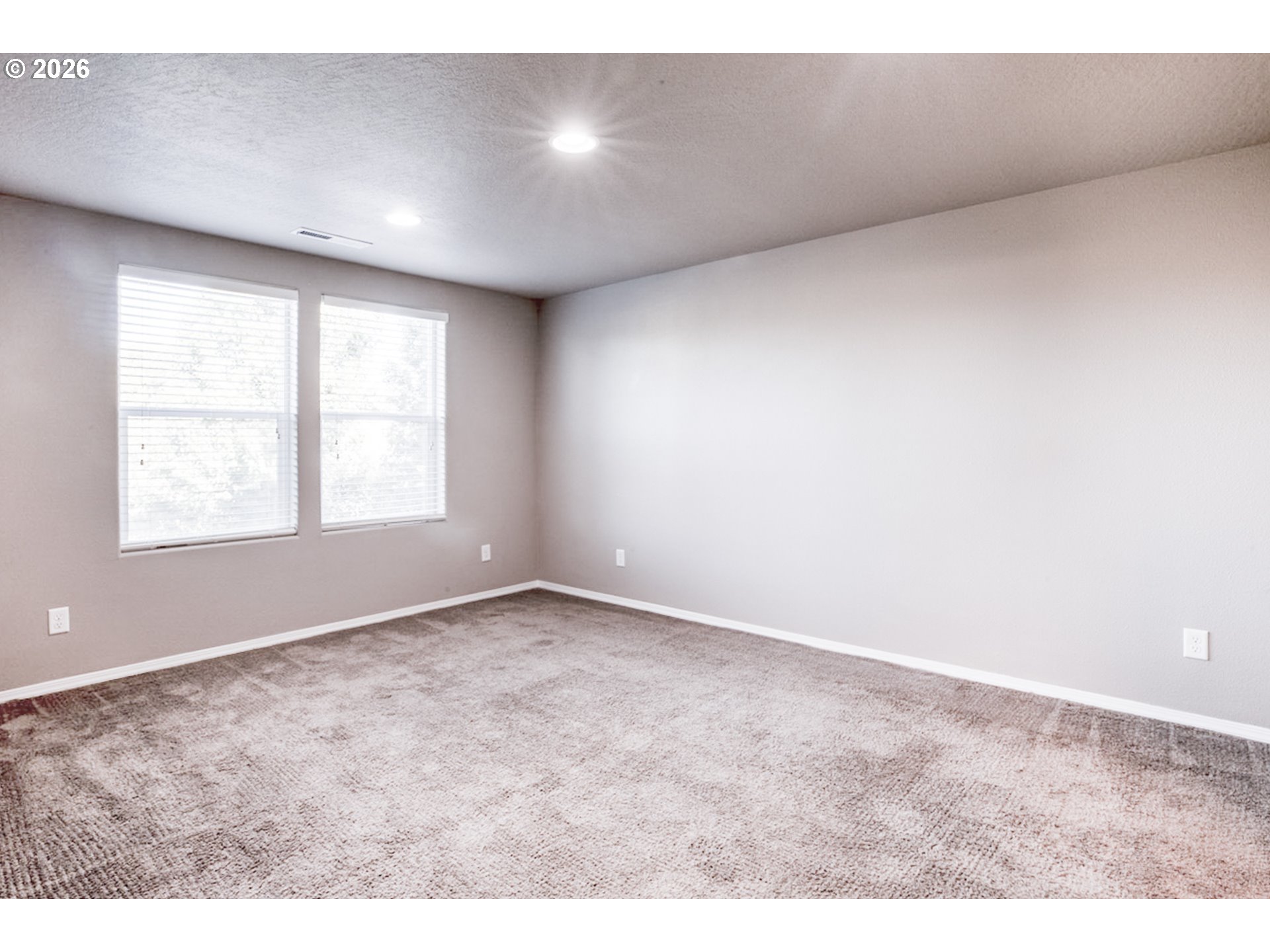 2952 Shelby Way Eugene, OR 97404 - Photo 14 of 25 an empty room with windows