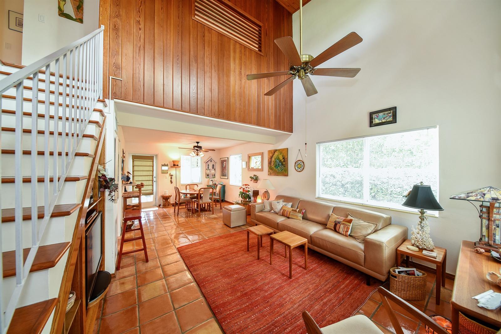 566 David Lane Ocean Ridge, FL 33435 - Photo 4 of 25 South Unit Entrance