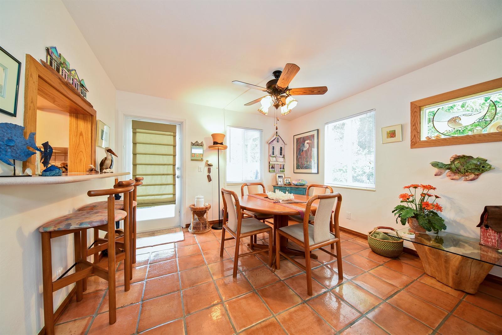 566 David Lane Ocean Ridge, FL 33435 - Photo 5 of 25 South Unit Dining Area