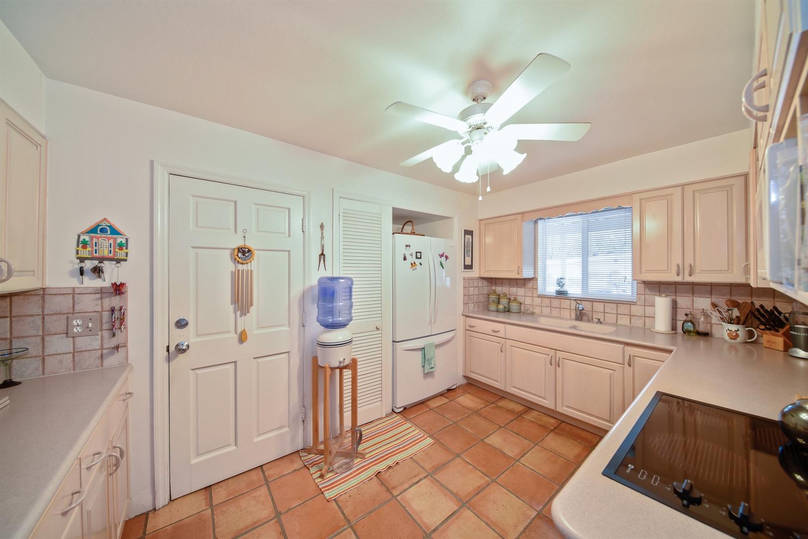 566 David Lane Ocean Ridge, FL 33435 - Photo 7 of 25 South Unit Kitchen