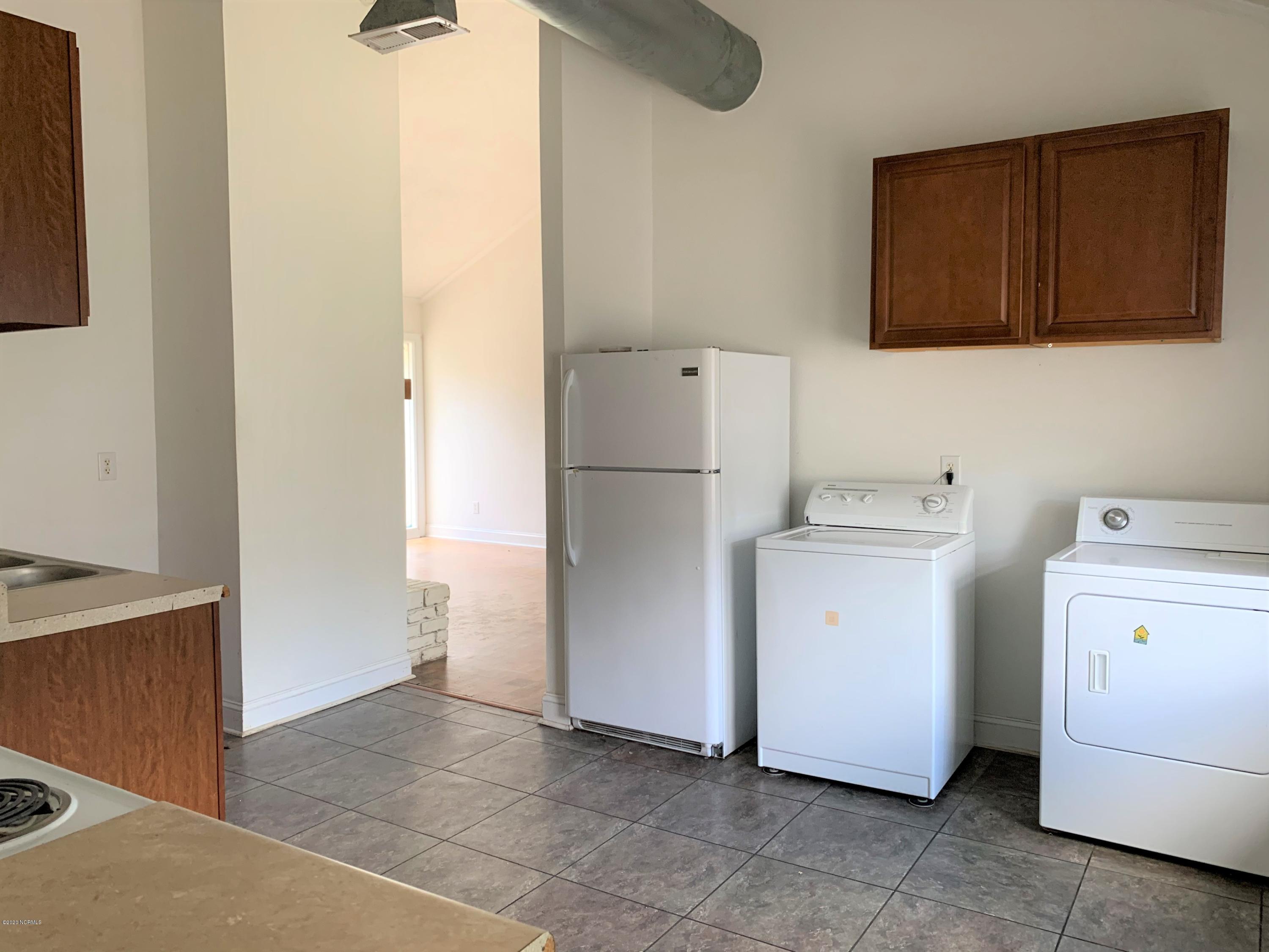 2400 Hardee Road Kinston, NC 28504 - Photo 5 of 14 Kitchen