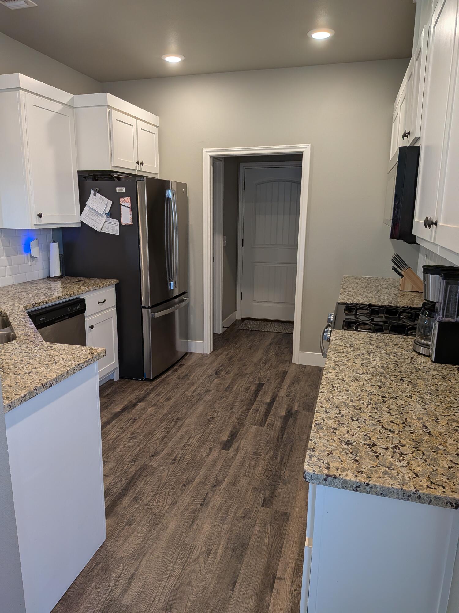 6913 18th Street Lubbock, TX 79416 - Photo 8 of 38 Kitchen