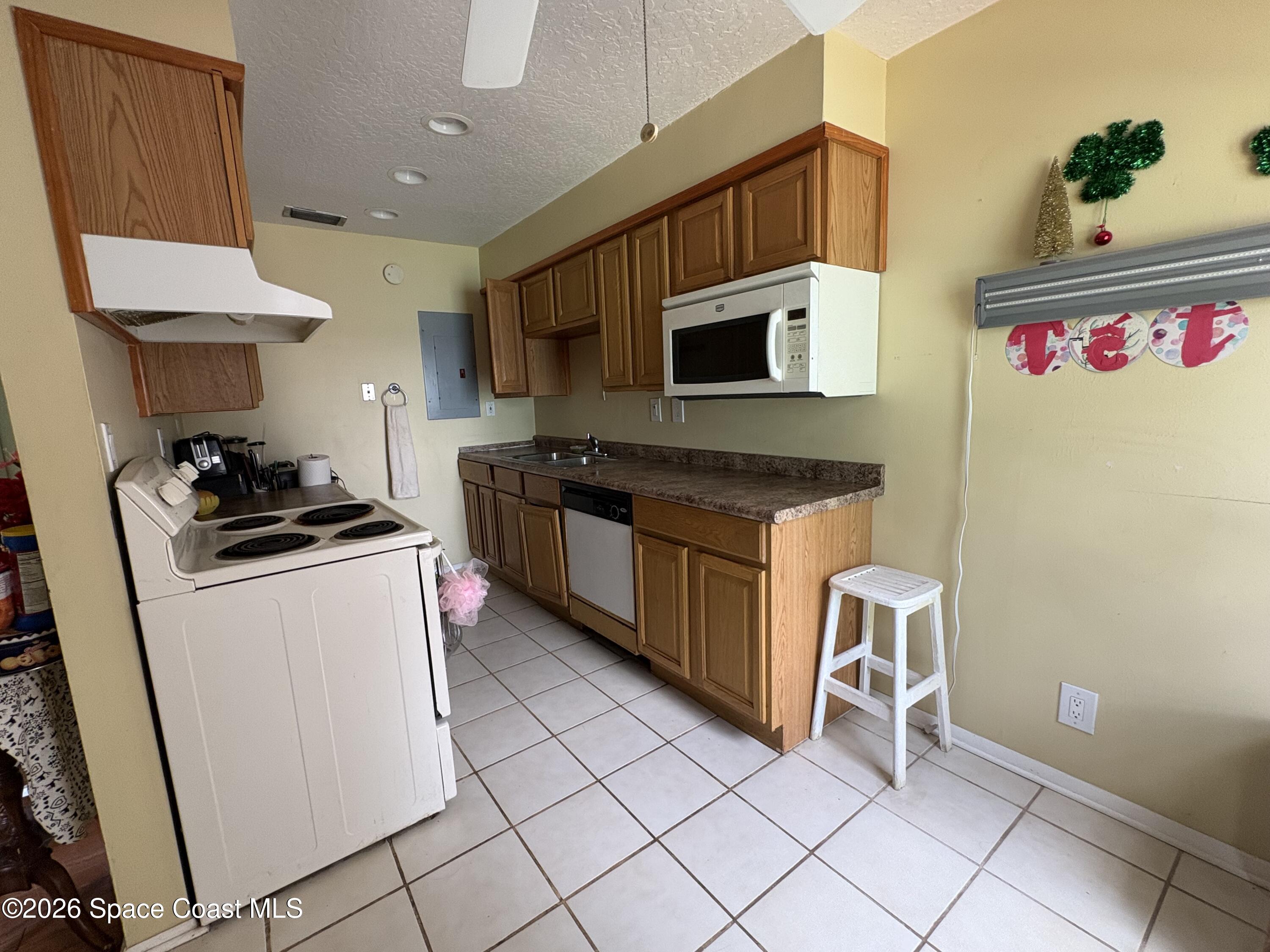 1225 North Wickham Road, Unit 822 Melbourne, FL 32935 - Photo 6 of 21 IMG_9727