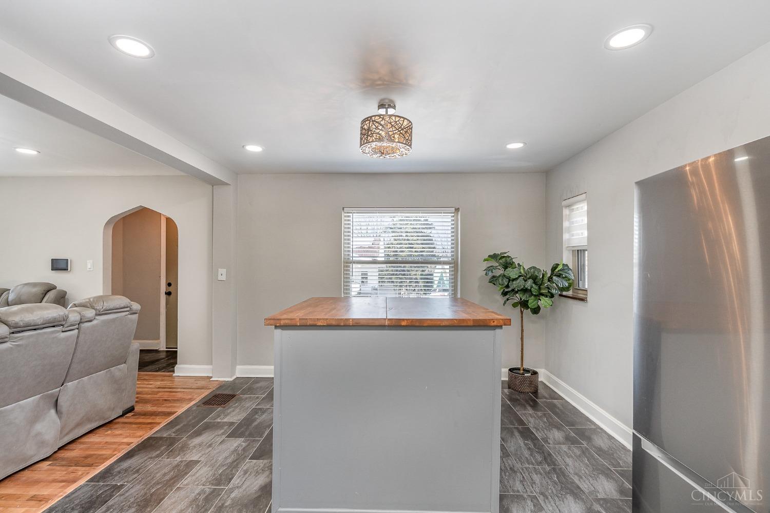 5336 Fox Road Cincinnati, OH 45239 - Photo 6 of 25 Gallery Image 6