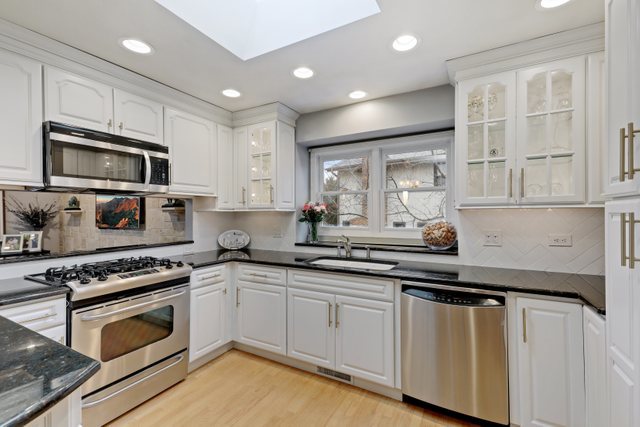2547 Sun Valley Road Lisle, IL 60532 - Photo 11 of 47