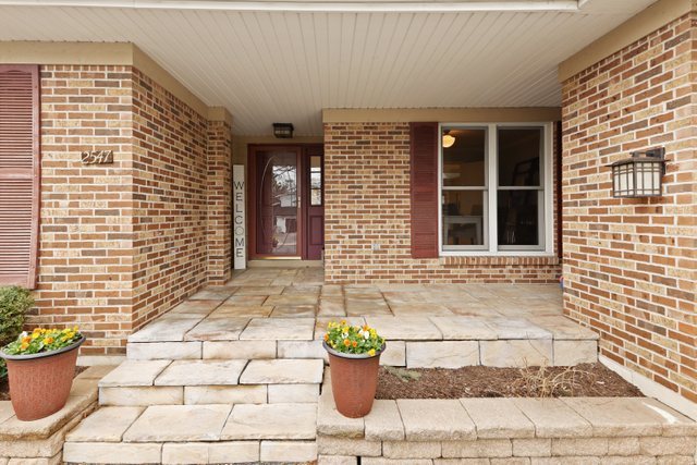 2547 Sun Valley Road Lisle, IL 60532 - Photo 3 of 47