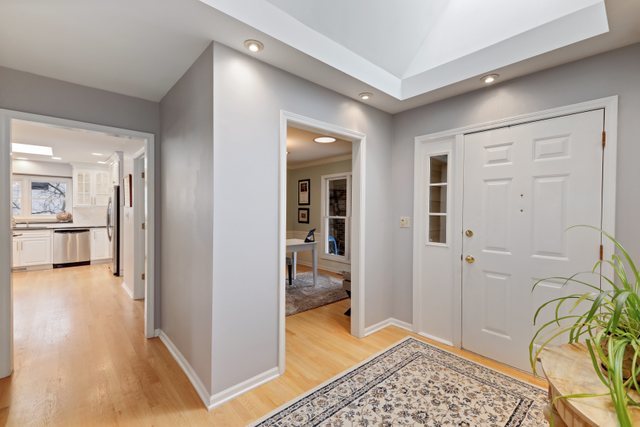 2547 Sun Valley Road Lisle, IL 60532 - Photo 4 of 47