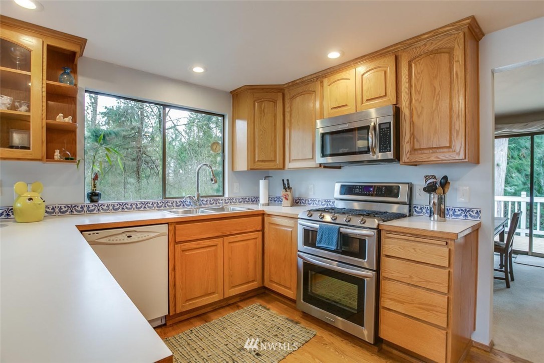 16211 Southeast 166th Court Renton, WA 98058 - Photo 6 of 23 Gallery Image 6