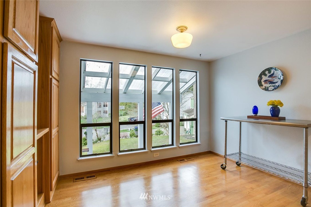 16211 Southeast 166th Court Renton, WA 98058 - Photo 8 of 23 Gallery Image 8
