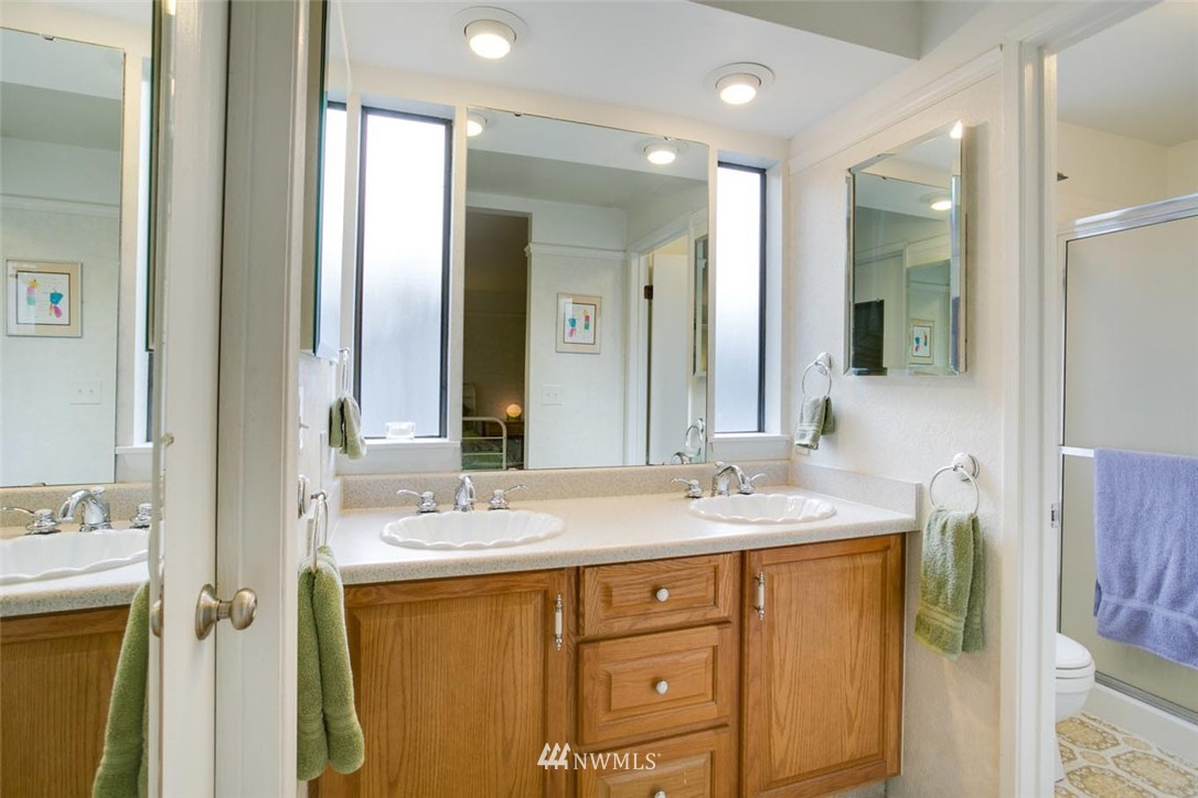 16211 Southeast 166th Court Renton, WA 98058 - Photo 10 of 23 Gallery Image 10