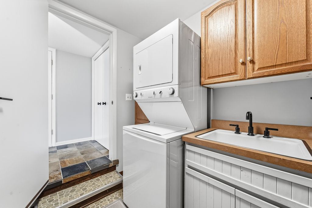 90 Golfview Lane, Unit D Frankfort, IL 60423 - Photo 24 of 27 a utility room with dryer and washer