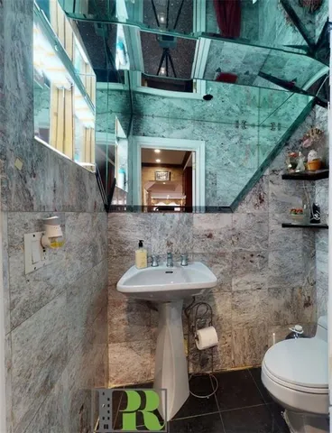 $2,195,000 | 2112 Avenue L | Nottingham