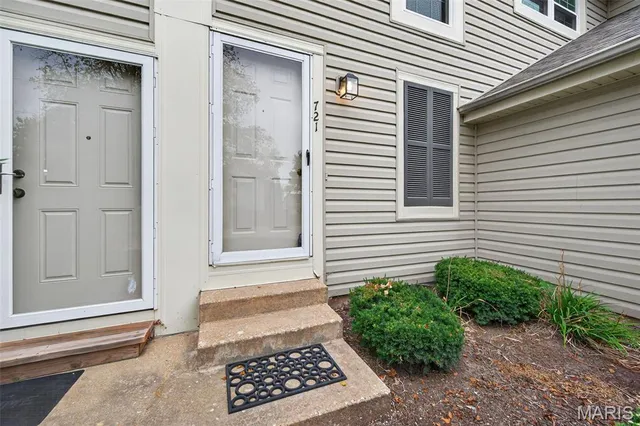 $200,000 | 721 Sugar Glen Drive, Unit 3, St. Peters, MO 63376