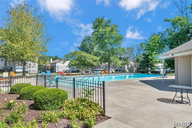 $200,000 | 721 Sugar Glen Drive, Unit 3, St. Peters, MO 63376