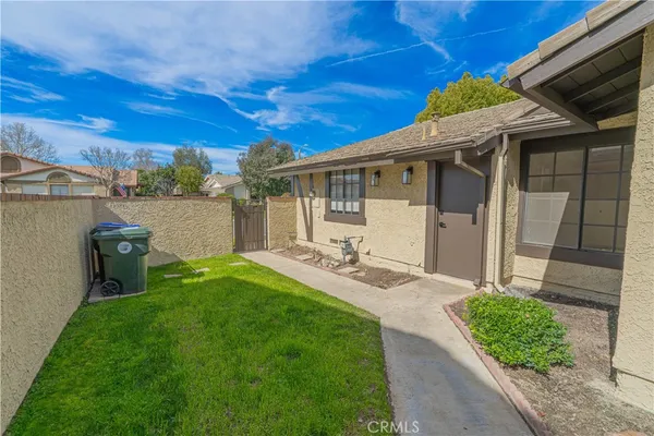 a view of a house with backyard and porch