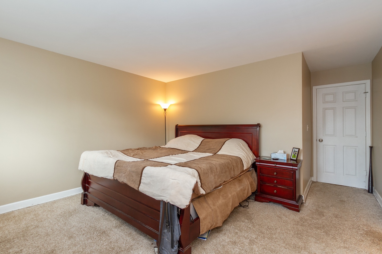 29 Pheasant Road Matteson, IL 60443 - Photo 5 of 10 a bed sitting in a bedroom next to a lamp and a table