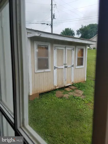 a view of a house with a backyard