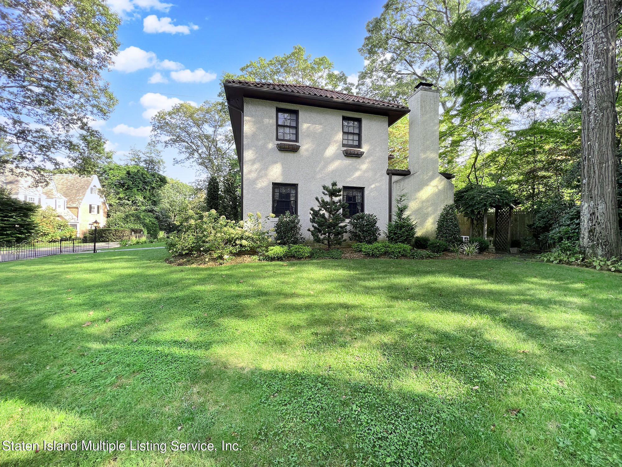 2 Silver Beech Road Staten Island, NY 10304 - Photo 41 of 44 IMG_8669