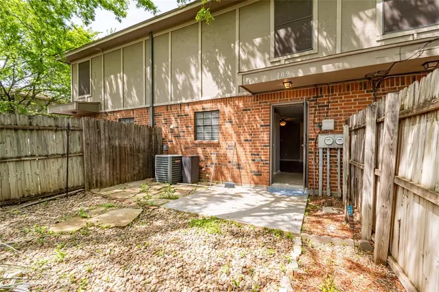 $1,099 | 305 Cambridge Drive, Unit 311, Saginaw, TX 76179