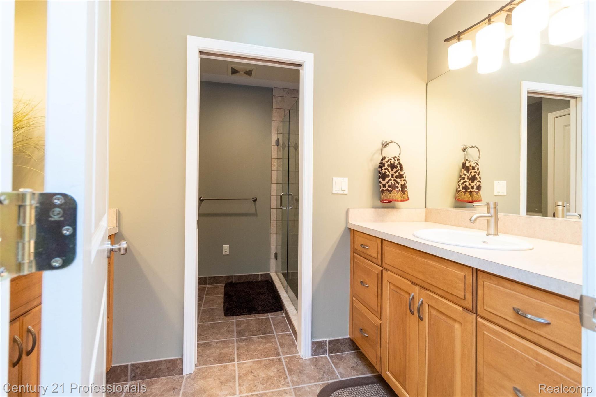 524 Trinway Road Troy, MI 48085 - Photo 55 of 75 Full Bath (2nd Floor)