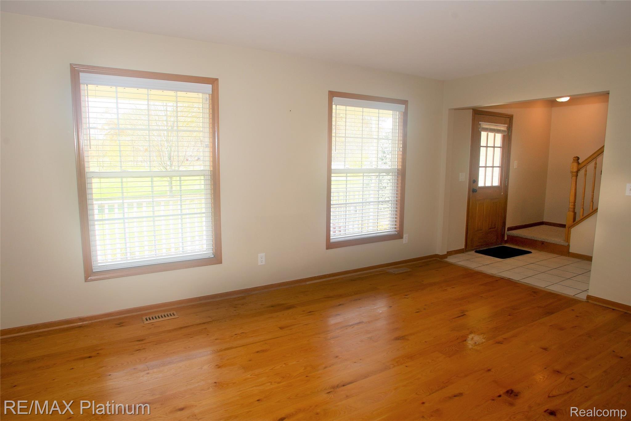 1756 Argentine Road Howell, MI 48843 - Photo 14 of 46 Living Room3 (2).jpg