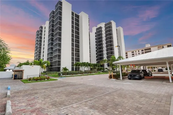 $600,000 | 6612 Estero Boulevard, Unit 301, Fort Myers Beach, FL 33931