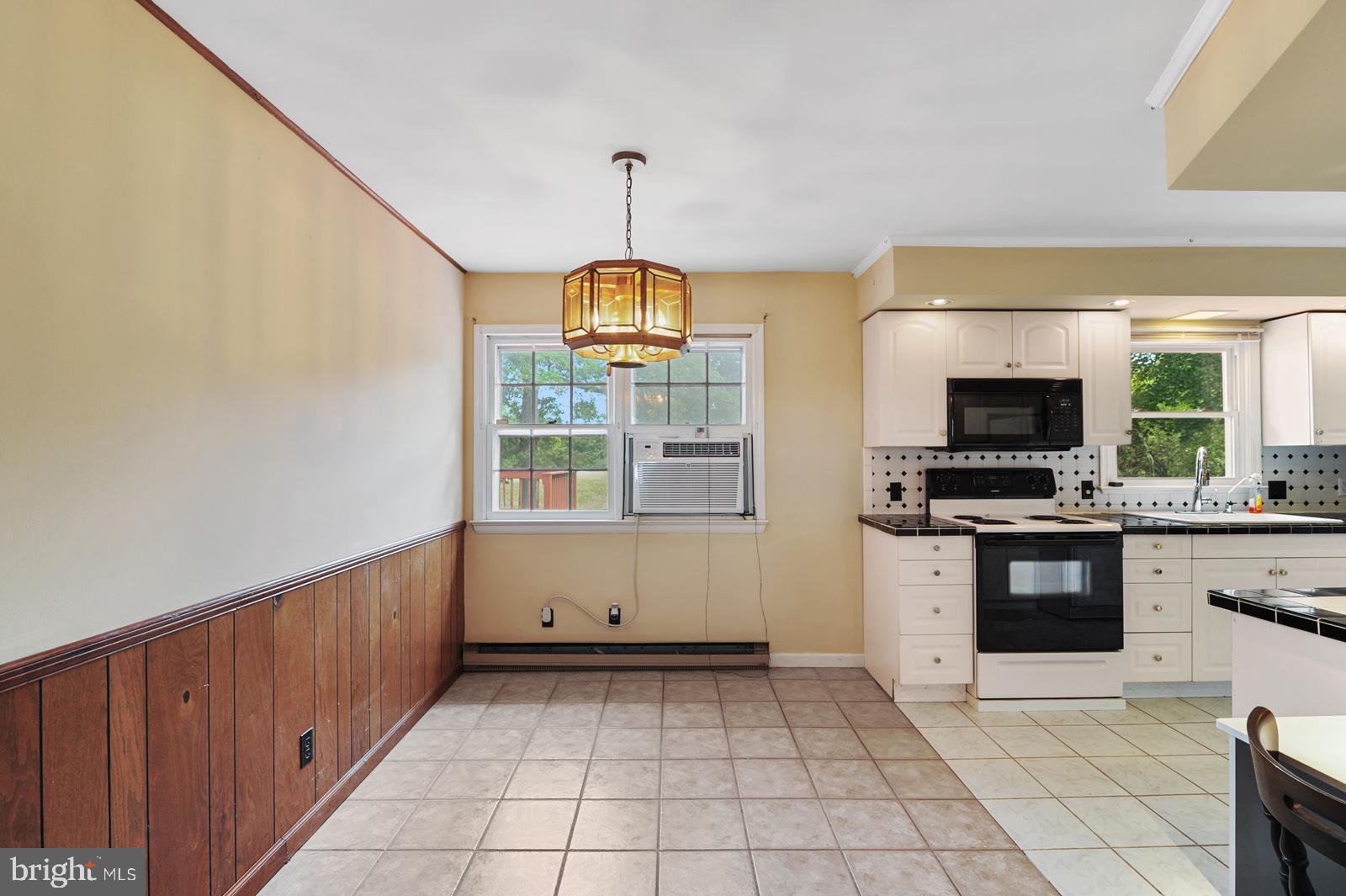 679 Pickering Beach Road Dover, DE 19901 - Photo 11 of 30 Eat in Kitchen area