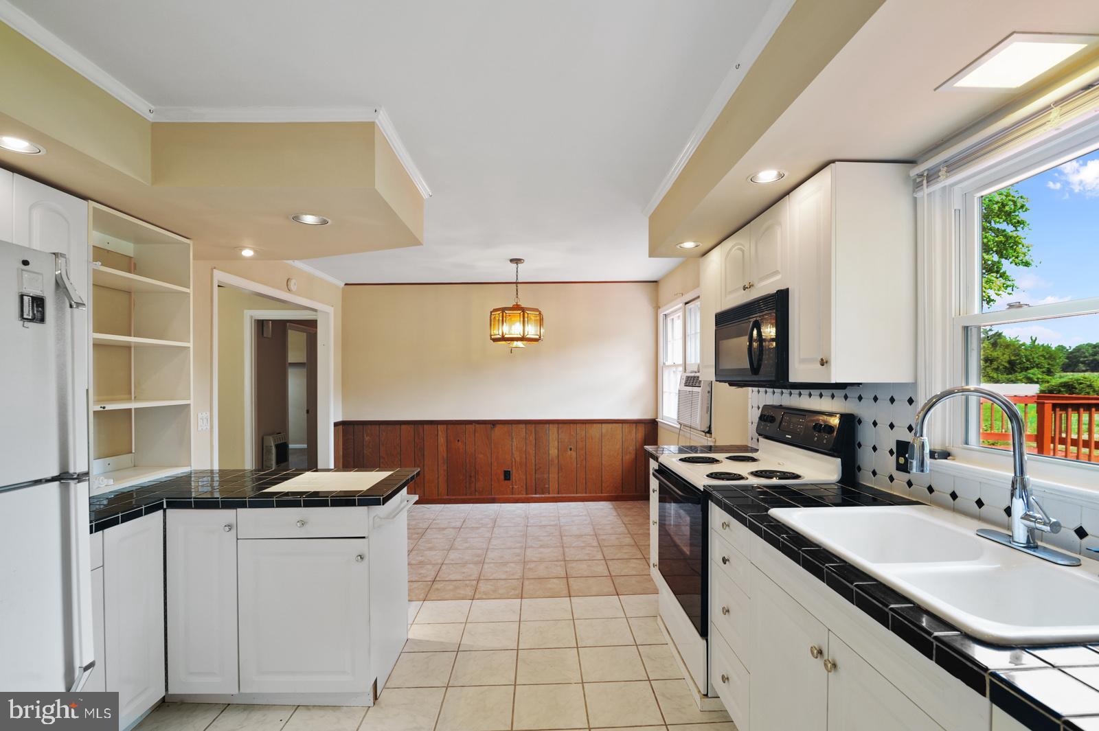 679 Pickering Beach Road Dover, DE 19901 - Photo 17 of 30 Kitchen