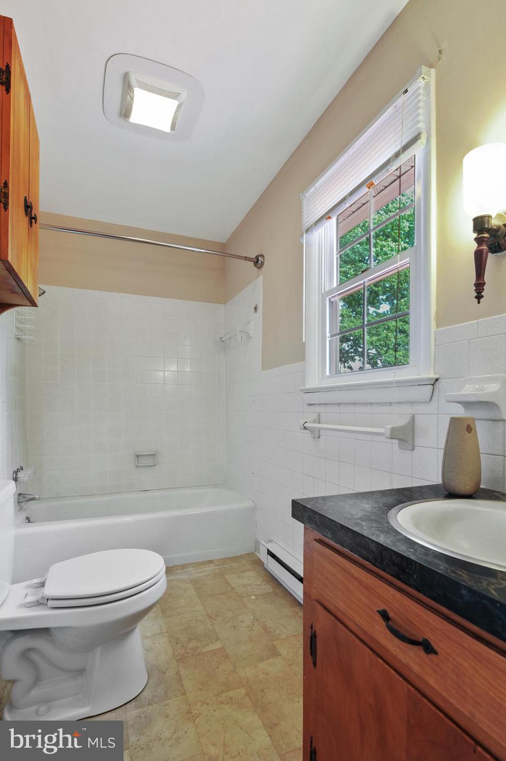 679 Pickering Beach Road Dover, DE 19901 - Photo 26 of 30 Hall bathroom