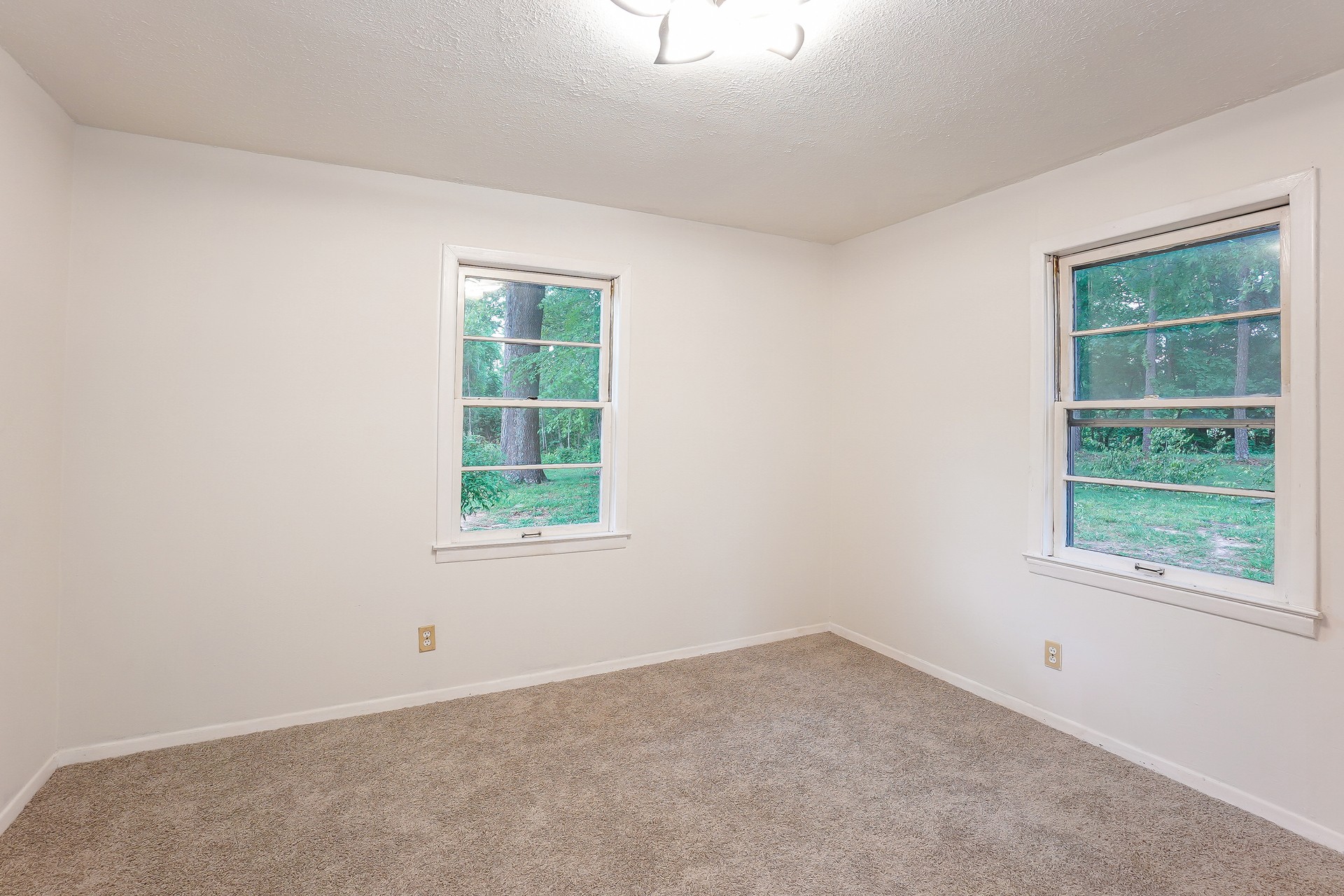 231 Foston Chapel Road Hopkinsville, KY 42240 - Photo 13 of 20 an empty room with a window