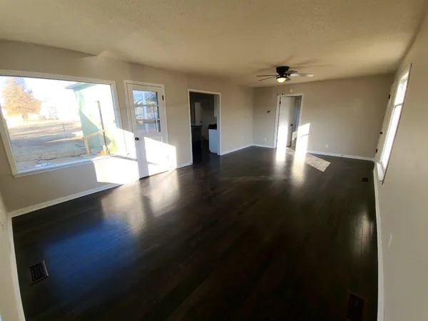 $139,000 | 1015 West 16th Street, Wellington, KS 67152