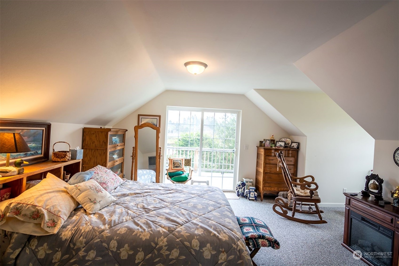 11 Condra Road Copalis Beach, WA 98535 - Photo 14 of 24 a bed room with a bed and a gym machine