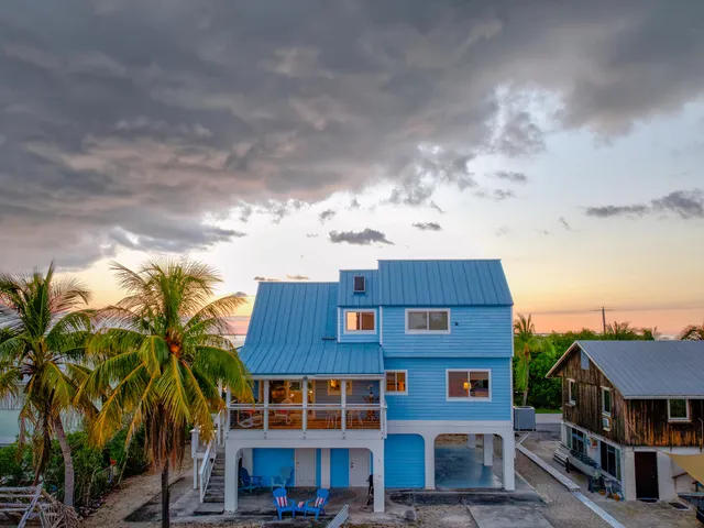$1,180,000 | 3831 Sunset Drive, Big Pine Key, FL 33043