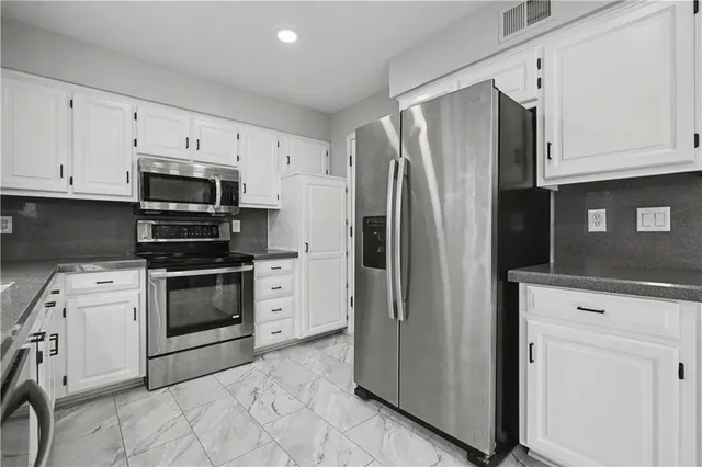 $435,000 | 8033 Hall Street, Lenexa, KS 66219