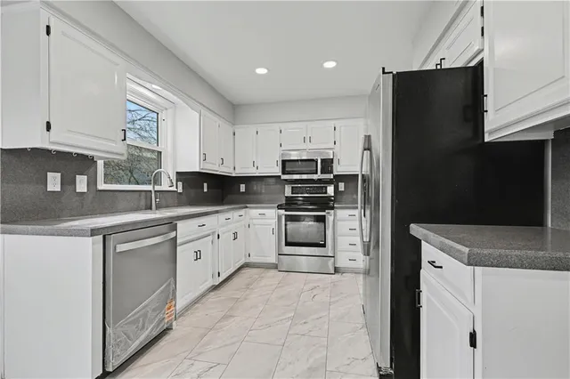 $435,000 | 8033 Hall Street, Lenexa, KS 66219