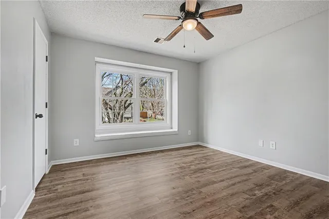 $435,000 | 8033 Hall Street, Lenexa, KS 66219