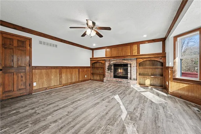 $435,000 | 8033 Hall Street, Lenexa, KS 66219