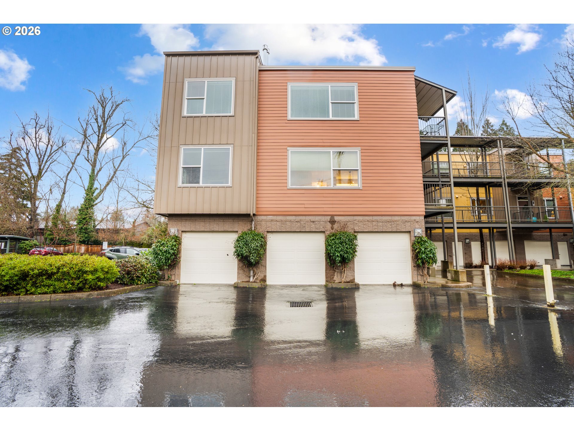 347 Rustic Place, Unit 14 Eugene, OR 97401 - Photo 14 of 20 a swimming pool view with a outdoor space