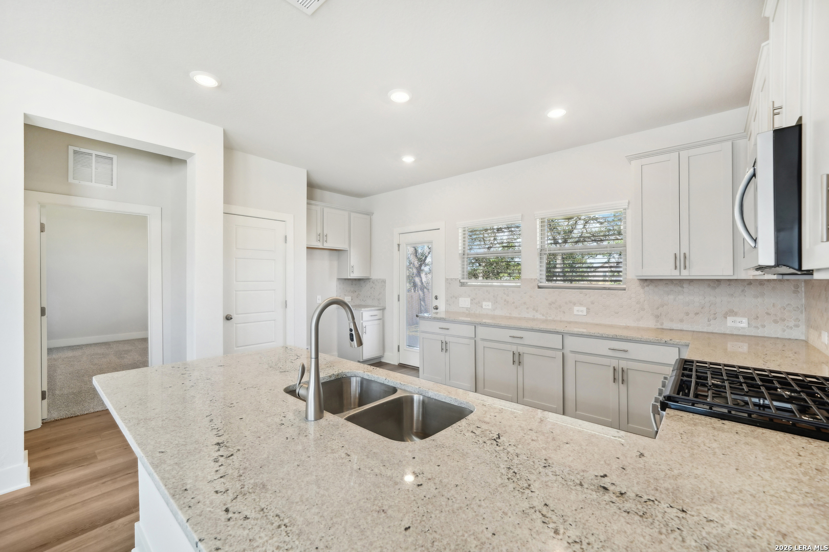 220 Dakota Cibolo, TX 78108 - Photo 8 of 30