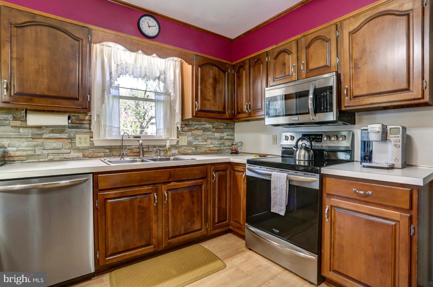 525 Colonial Crescent Drive Lititz, PA 17543 - Photo 10 of 17