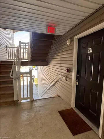 $1,375 | 7106 West Friendly Avenue, Unit 207, Greensboro, NC 27410