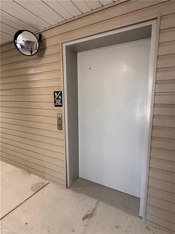 $1,375 | 7106 West Friendly Avenue, Unit 207, Greensboro, NC 27410